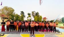 Peserta Perkajum SMAN 1 Pakong melaksanakan shalat magrib berjamaah. (KLIKMADURA)