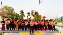 Peserta Perkajum SMAN 1 Pakong melaksanakan shalat magrib berjamaah. (KLIKMADURA)