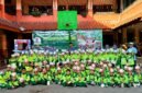 Siswa-siswi SDI Al-Munawarah foto bersama usai penutupan MPLS. (KLIKMADURA)
