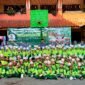 Siswa-siswi SDI Al-Munawarah foto bersama usai penutupan MPLS. (KLIKMADURA)