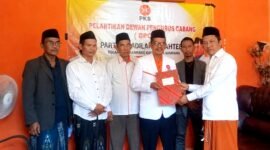 Momentum penyerahakan SK Pengurus DPD PKS Kabupaten Sampang. (KLIKMADURA)