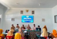 Kabid Pembinaan SD Disdikbud Pamekasan Taufik Hidayat bersama Korwilcambidikbud Larangan Dan Galis di kegiatan Digischool (LAILIYATUN NURIYAH/KLIK MADURA).