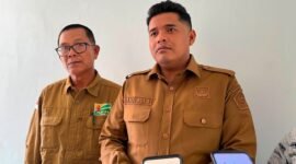 Kepala Bidang Produksi DKPP Pamekasan, Andi Ali Syahbana (kanan) saat diwawancarai awak media. (KLIKMADURA)