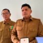 Kepala Bidang Produksi DKPP Pamekasan, Andi Ali Syahbana (kanan) saat diwawancarai awak media. (KLIKMADURA)
