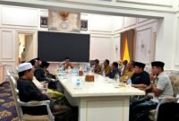 Sejumlah alumni pondok pesantren se-Kecamatan Palengaan bersama tokoh masyarakat berdialog dengan Bupati Pamekasan, KH. Kholilurrahman, Senin (20/7/2026).