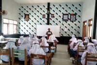 Suasana sosialisasi Puskesmas Larangan Pamekasan tentang penyakit HIV/AIDS di lingkungan sekolah. (PUSKESMAS LARANGAN FOR KLIK MADURA).  