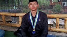 Kiromuddin, mahasiswa sekaligus petani muda asal Desa Prancak, Kecamatan Pasongsongan. (KLIKMADURA)
