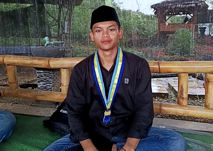 Kiromuddin, mahasiswa sekaligus petani muda asal Desa Prancak, Kecamatan Pasongsongan. (KLIKMADURA)