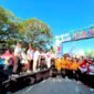 Sekretaris Daerah Provinsi Jawa Timur Adhy Karyono di dampingi Bupati Pamekasan Kholilurrahman bersama Forkopimda Pamekasan melepas kegiatan jalan sehat di giat Harkopnas tahun 2026 di monumen arek lancor (LAILIYATUN NURIYAH/KLIK MADURA).