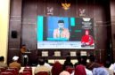 Bupati Pamekasan Dr. KH. Kholilurrahman saat menyampaikan sambutan pada kegiatan sarasehan literasi yang digelar AJP di UIN Madura. (AJP FOR KLIKMADURA)