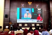 Bupati Pamekasan Dr. KH. Kholilurrahman saat menyampaikan sambutan pada kegiatan sarasehan literasi yang digelar AJP di UIN Madura. (AJP FOR KLIKMADURA)