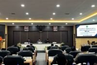 Suasana rapat paripurna DPRD Pamekasan dengan agenda pemyampaian pendapat fraksi terkait Raperda Laporan Pertanggungjawaban APBD 2025. (KLIKMADURA)
