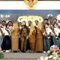 Bunda Genre Kabupaten Sampang Evi Slamet Junaidi foto bersama para finalis Duta Genre 2026. (KLIKMADURA)
