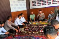 Kapolresta Sumenep Kombes Pol. Ariek Indra Sentanu, S.H., S.I.K., M.H.,  saat menyambangi Kantor SMSI Sumenep. (KLIKMADURA)