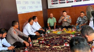Kapolresta Sumenep Kombes Pol. Ariek Indra Sentanu, S.H., S.I.K., M.H.,  saat menyambangi Kantor SMSI Sumenep. (KLIKMADURA)
