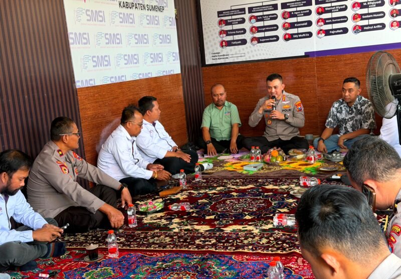 Kapolresta Sumenep Kombes Pol. Ariek Indra Sentanu, S.H., S.I.K., M.H.,  saat menyambangi Kantor SMSI Sumenep. (KLIKMADURA)