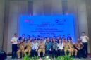 Seluruh undangan foto bersama usai upacara Penyambutan NIHONGO Partners Gelombang 24 Wilayah Jawa Timur. (KLIKMADURA)