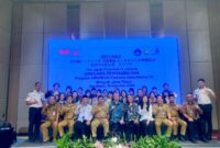 Seluruh undangan foto bersama usai upacara Penyambutan NIHONGO Partners Gelombang 24 Wilayah Jawa Timur. (KLIKMADURA)