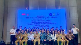 Seluruh undangan foto bersama usai upacara Penyambutan NIHONGO Partners Gelombang 24 Wilayah Jawa Timur. (KLIKMADURA)