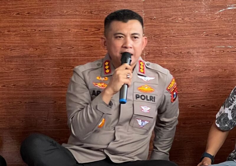 Kapolrestas Sumenep, Kombes Pol Ariek Indra Sentanu saat bersilaturrahim dengan Pengurus SMSI Sumenep. (KLIKMADURA)