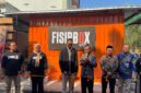 Rektor UTM Prof. Safi memotong pita saat launching FISIBBOX. (KLIKMADURA)