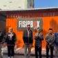 Rektor UTM Prof. Safi memotong pita saat launching FISIBBOX. (KLIKMADURA)