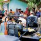 Bupati Pamekasan, KH. Kholilurrahman bersama warga melihat proses perbaikan jalan swadaya di Dusun Sakante dan Dusun Durbugan, Desa Campor, Kecamatan Proppo, Sabtu (15/8/2026).