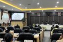 Wakil Bupati Pamekasan, H. Sukriyanto saat menyampaikan nota penjelasan dihadapkan anggota dewan. (MOHAMMAD IQBALUL KHAVEI MZ / KLIKMADURA)