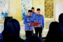 Bupati Pamekasan, KH. Kholilurrahman saat membacakan sumpah kepada puluhan CPNS di Mandhapa Aghung Ronggosukowati, Senin (24/8/2026).