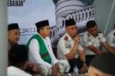 Kepala Lapas Narkotika Kelas IIA Pamekasan, Kusnan (pegang mik) memberikan sambutan saat perayaan Maulid Nabi Muhammad SAW. (ISTIMEWA)