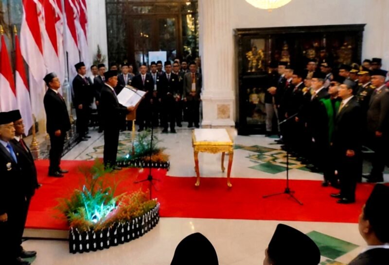 Suasana pelantikan Faisol Ansori sebagai Pj Sekada Kabupaten Sampang. (ALI MUCHTAR / KLIKMADURA)