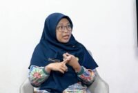 Apoteker Puskesmas Galis Pamekasan, Khairunnisa Asfarina saat siniar di Studio Klik Madura. (KLIKMADURA)