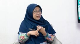 Apoteker Puskesmas Galis Pamekasan, Khairunnisa Asfarina saat siniar di Studio Klik Madura. (KLIKMADURA)