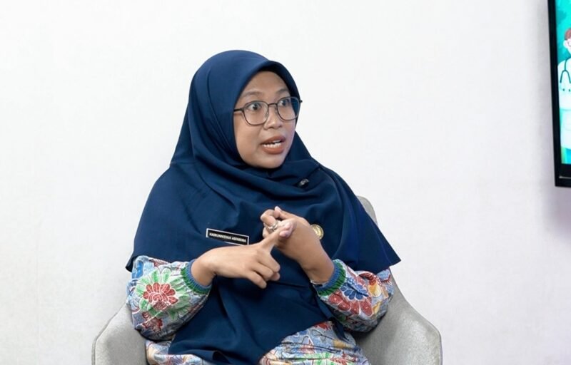 Apoteker Puskesmas Galis Pamekasan, Khairunnisa Asfarina saat siniar di Studio Klik Madura. (KLIKMADURA)