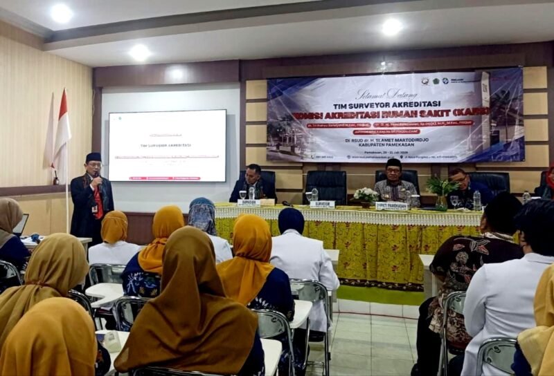 Suasana akreditasi RSUD Smart dari Komisi Akreditasi Rumah Sakit (KARS) Kementerian Kesehatan RI. (KLIKMADURA)