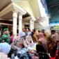 Ratusan warga antusias mengikuti Skrining hingga operasi gratis dalam program karya bakti TNI AD yang digelar Kodim 0826/Pamekasan. (LAILIYATUN NURIYAH / KLIKMADURA)