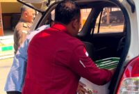 Penyidik Kejari Pamekasan berhasil mengamankan satu boks dokumen dari kantor Sekretariat Daerah (Setda) Pamekasan. (MOH. IQBALUL KHAVEI MZ / KLIKMADURA)