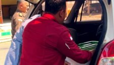 Penyidik Kejari Pamekasan berhasil mengamankan satu boks dokumen dari kantor Sekretariat Daerah (Setda) Pamekasan. (MOH. IQBALUL KHAVEI MZ / KLIKMADURA)