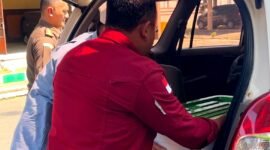 Penyidik Kejari Pamekasan berhasil mengamankan satu boks dokumen dari kantor Sekretariat Daerah (Setda) Pamekasan. (MOH. IQBALUL KHAVEI MZ / KLIKMADURA)