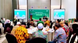 Direktur Network dan Retail Funding BSN, Ari Kurniaman saat menyampaikan sambutan pada acara silaturrahim dengan Mitra Haji dan KBIHU. (FOTO-FOTO: MOH. IQBALUL KHAVEI MZ / KLIKMADURA)