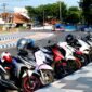 Kendaraan bermotor parkor di Alun-alun Trunojoyo Sampang. (KLIKMADURA)