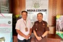 Kasi intel kejari Pamekasan, Agus (kiri) bersama kasi pidsus, Ali Munip. (DOK. KLIKMADURA)