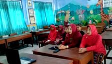 Sejumlah guru dan siswi SDN Gladak Anyar 3 Pamekasan mengikuti sesi wawancara program Sahabat Sekolah Dasar (ISTIMEWA).