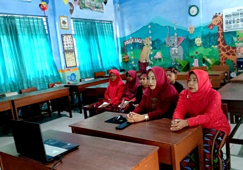 Sejumlah guru dan siswi SDN Gladak Anyar 3 Pamekasan mengikuti sesi wawancara program Sahabat Sekolah Dasar (ISTIMEWA).