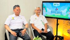 Pelaksana Gizi Yayan Sumarjianto dan Koordinator Pelayanan Gizi Masyarakat M. Rizqi Puskesmas Panaguan Pamekasan saat sesi podcast di Klik Madura (LAILIYATUN NURIYAH/KLIK MADURA).