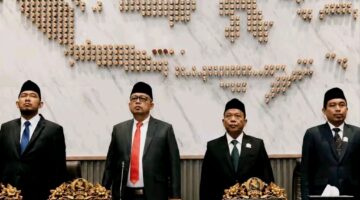 Bupati Achmad Fauzi Wongsojudo (paling kiri) bersama jajaran pimpinan DPRD Sumenep saat mengikuti Pidato Kenegaraan Presiden Republik Indonesia dalam rangka memperingati Hari Ulang Tahun (HUT) ke-81 Kemerdekaan Republik Indonesia. (KLIKMADURA)