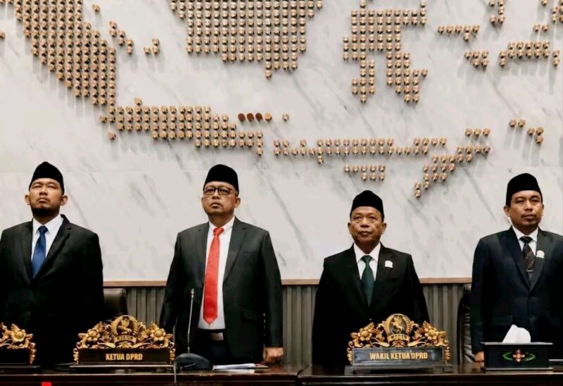 Bupati Achmad Fauzi Wongsojudo (paling kiri) bersama jajaran pimpinan DPRD Sumenep saat mengikuti Pidato Kenegaraan Presiden Republik Indonesia dalam rangka memperingati Hari Ulang Tahun (HUT) ke-81 Kemerdekaan Republik Indonesia. (KLIKMADURA)
