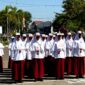 Tim regu putri SDI Al-Munawwarah Pamekasan mengikuti lomba gerak jalan tingkat SD/MI se-Kabupaten Pamekasan (SDI AL-MUNAWWARAH PAMEKASAN FOR KLIK MADURA).  