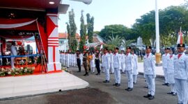 Bupati Sampang H. Slamet Junaidi saat menjadi inspektur upacara peringatah HUT ke-81 Kemerdekaan Republik Indonesia di Pendopo Bupati Sampang. (KLIKMADURA)