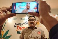 Area Manager Communication, Relation & CSR Pertamina Patra Niaga Regional Jatimbalinus, Ahad Rahedi, saat diwawancara awak media saat menghadiri kegiatan AJP Fiesta 2026 di Hotel Royal Orchid, Batu. (KLIKMADURA)